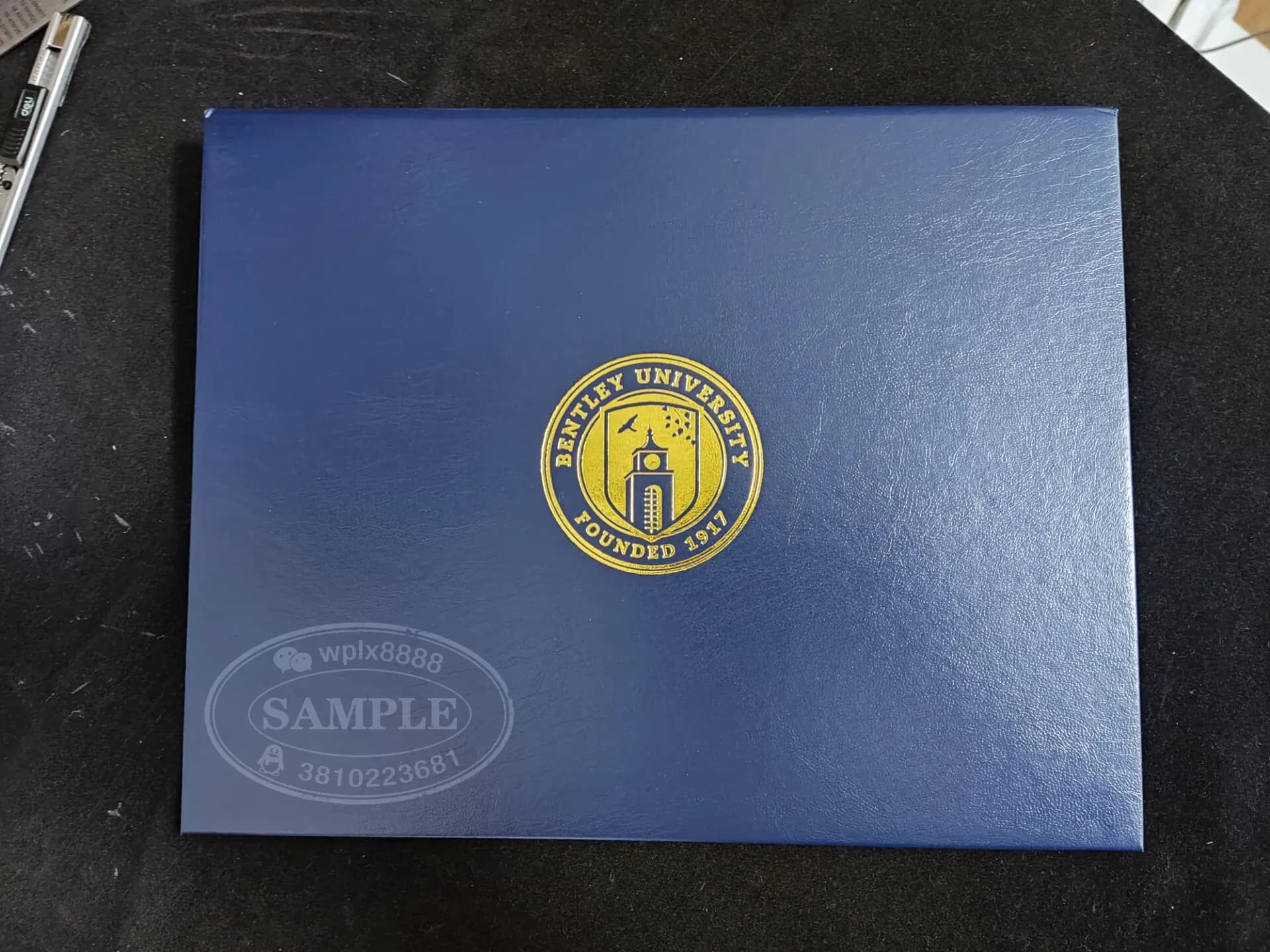 美国本特利大学毕业证外壳及学位证书封套展示