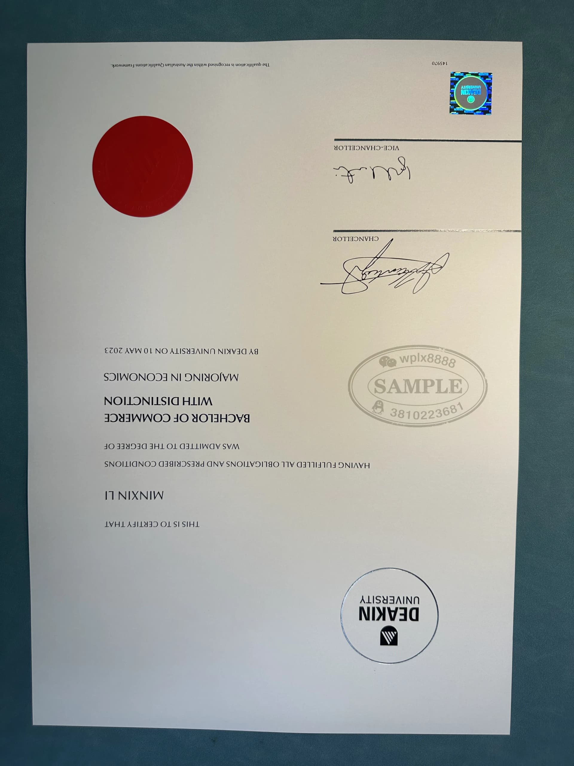 澳大利亚迪肯大学商学学士学位证书新版样本 澳大利亚迪肯大学商学学士学位证书新版样本